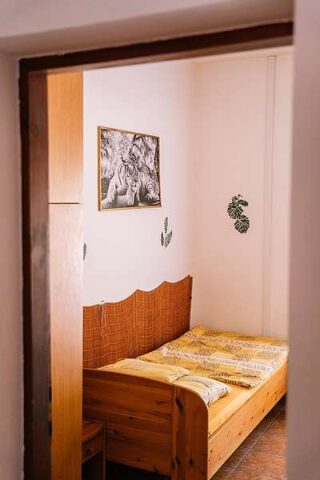 Utcai szoba, a konyhából nézve